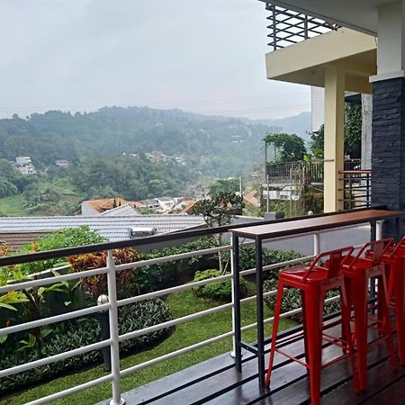 VILLA KELUARGA Resor Dago Pakar Bandung - Dengan View Bukit Bagian luar foto