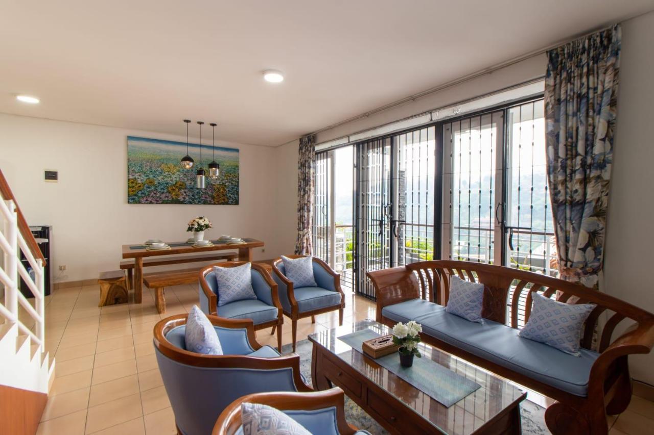 VILLA KELUARGA Resor Dago Pakar Bandung - Dengan View Bukit Bagian luar foto
