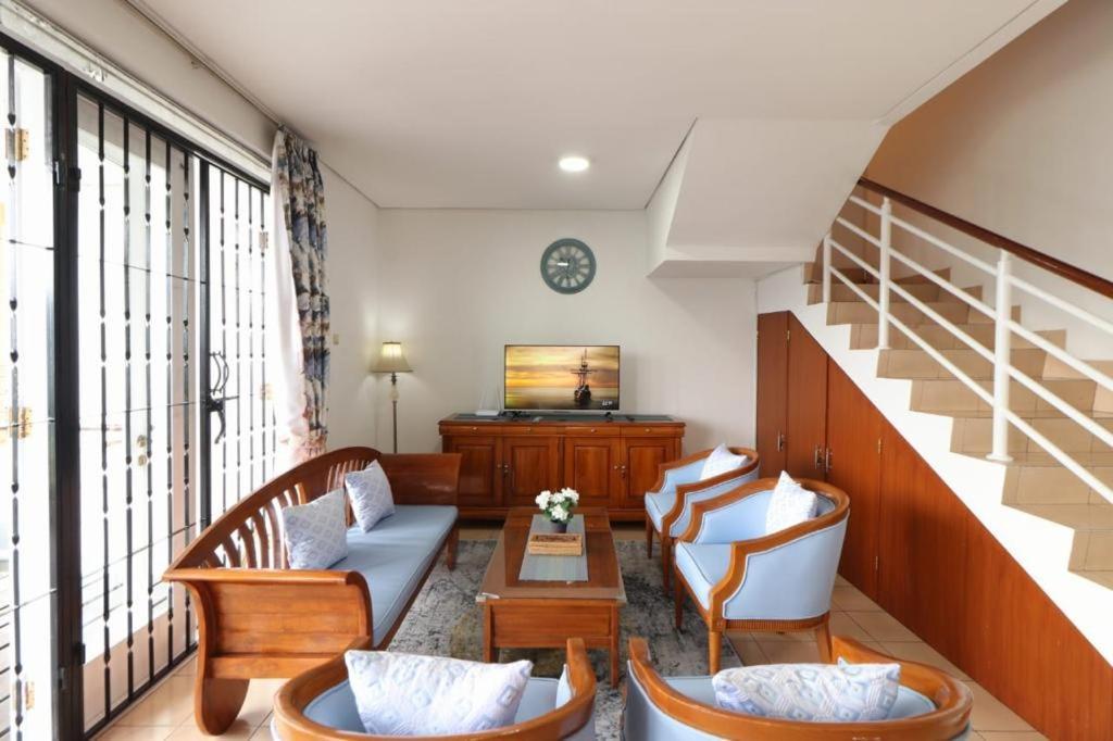 VILLA KELUARGA Resor Dago Pakar Bandung - Dengan View Bukit Bagian luar foto