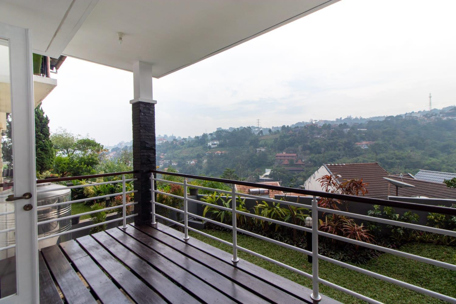 VILLA KELUARGA Resor Dago Pakar Bandung - Dengan View Bukit Bagian luar foto