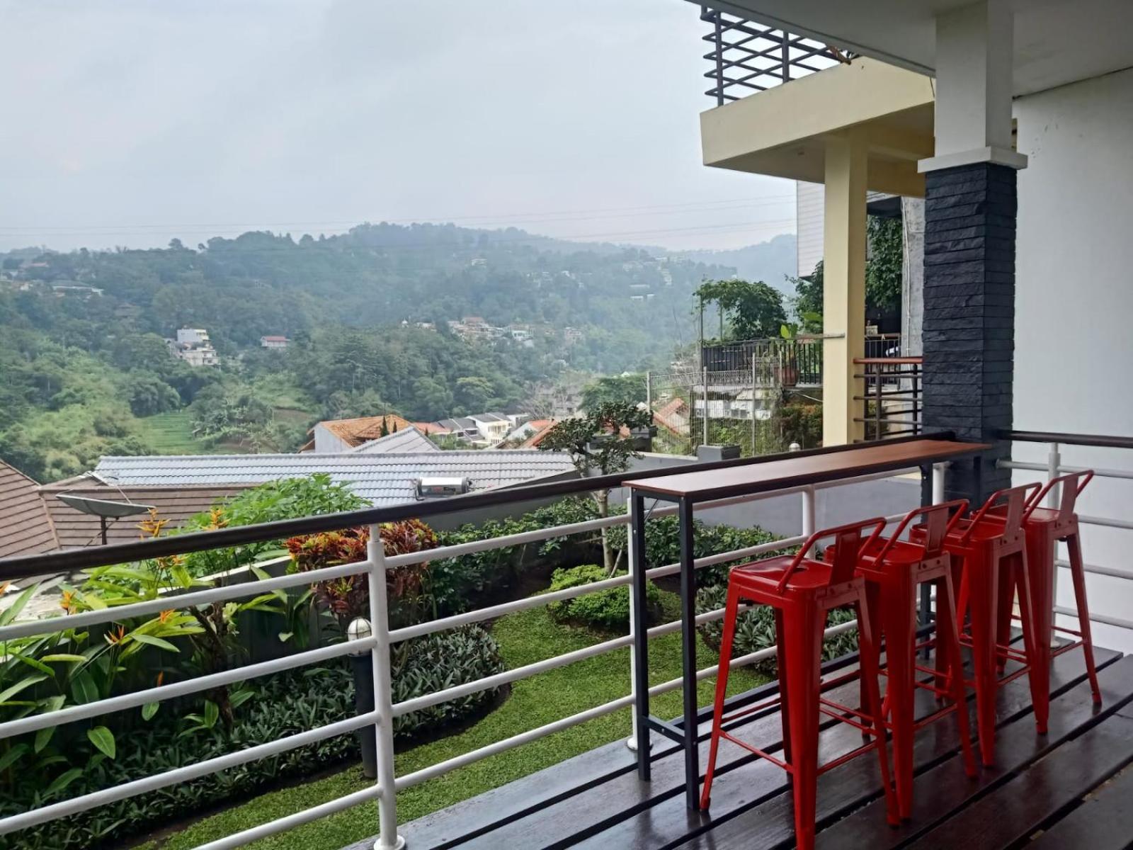 VILLA KELUARGA Resor Dago Pakar Bandung - Dengan View Bukit Bagian luar foto